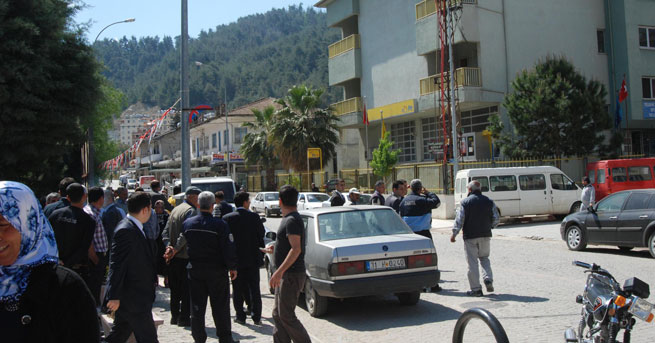 Yayladağ'ın merkezine top mermisi düştü