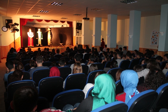 Yüksekova'da tiyatro etkinliği