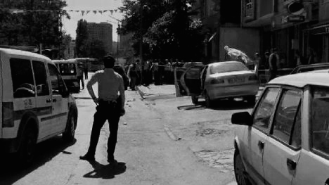 Kafeye silahlı saldırı: 1 ölü
