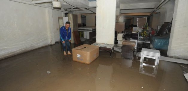 Uşak'ta 20 evi su bastı!