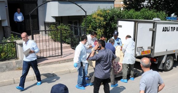 Annesinin Kafasını Duvara Vura Vura Öldürdü