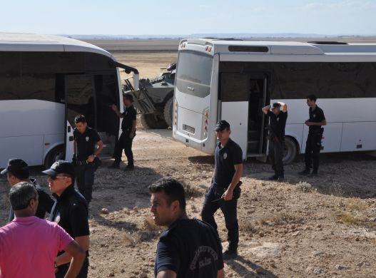 Suruçta asker ve polis kitleye saldırdı