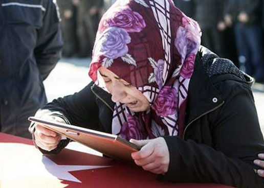 Yaralı kediye veteriner hekim sahip çıktı
