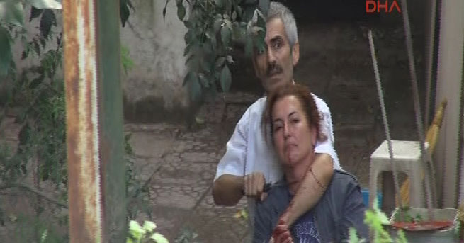 Araziye köpek gömen kadını rehin aldı