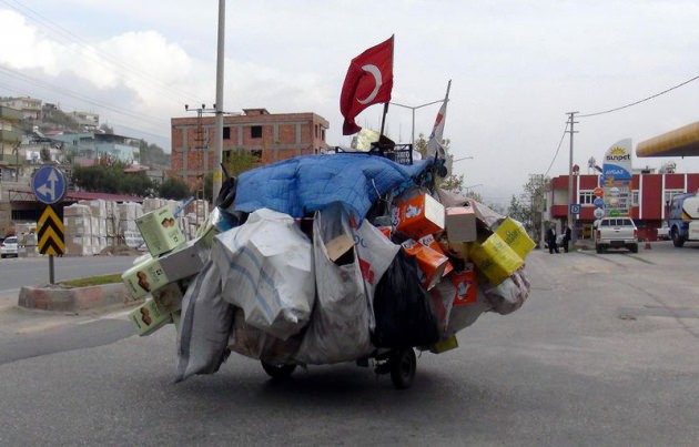 Trafikte ilerleyen hurda yığını!