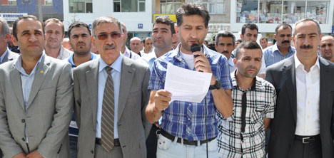 Tutuklu gazetecilere destek
