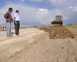 Bozulan köy yolu onarıldı