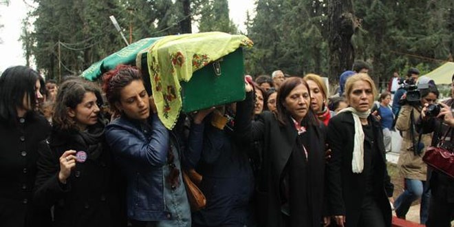 Kadınlar Özgecan Aslanı uğurladı
