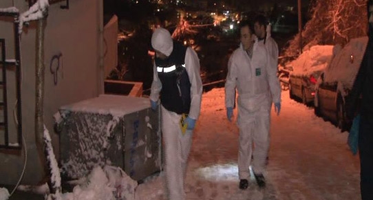 17 yıllık eşini parçalara ayırarak çöpe attı