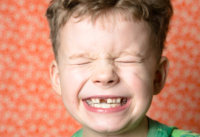 Çocuklar diş sıkma yaygın