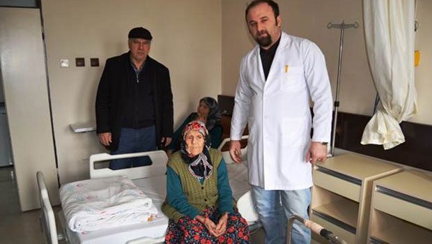 104 yaşında ameliyat oldu bir gün sonra yürüdü