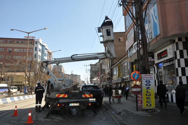 Yüksekovada Sokak Lambaları Yenileniyor