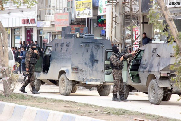 Yüksekova'da 3 Kişi Gözaltına Alındı