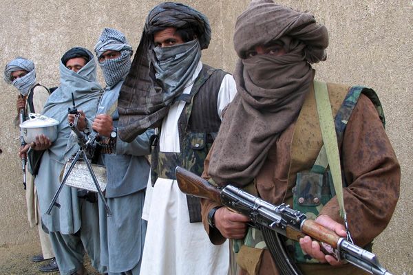 Afganistan'da Taliban güvenlik güçleri ile çatıştı: 6 ölü