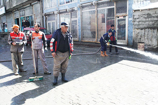 Cadde Yıkama Çalışmaları Devam Ediyor