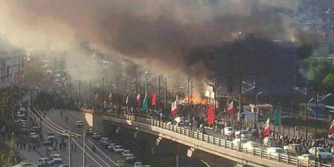 İran Mahabad'da Farinaz isyanı