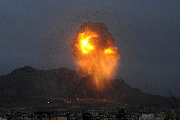Yemen'de Husiler'in hedefleri vuruldu