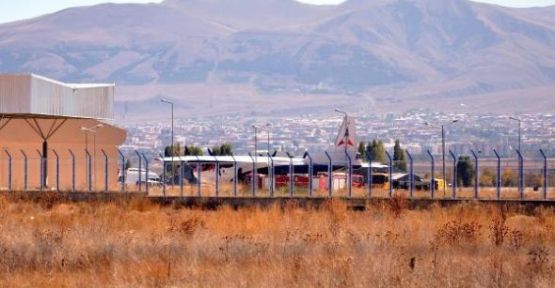 Ermenistan uçağı Erzurum'a indirildi