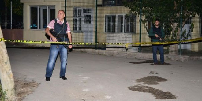Adana’da 2 polis merkezine saldırı