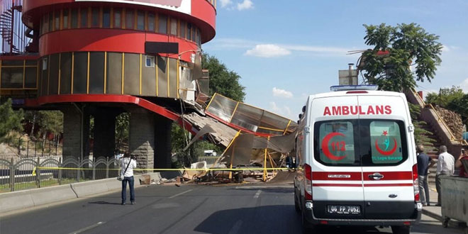 Ankara’da üstgeçit çöktü