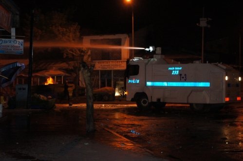 Van'da gözaltı gerginliği