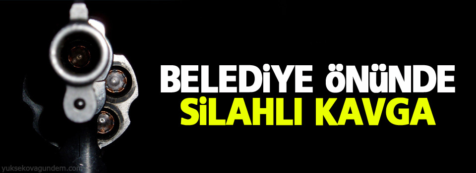 Belediye önünde silahlı kavga