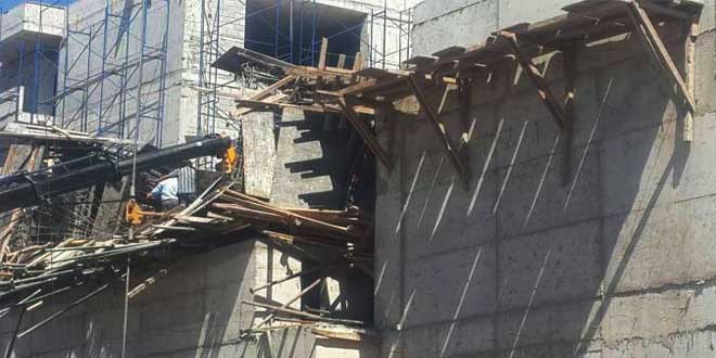AVM inşaatı çöktü: 1 ölü 4 yaralı