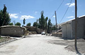 Belediye yol çalışmalarını sürdürüyor