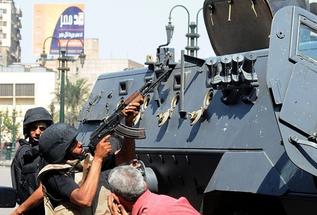 Mısır güvenlik güçleri turistlere ateş açtı: 12 ölü