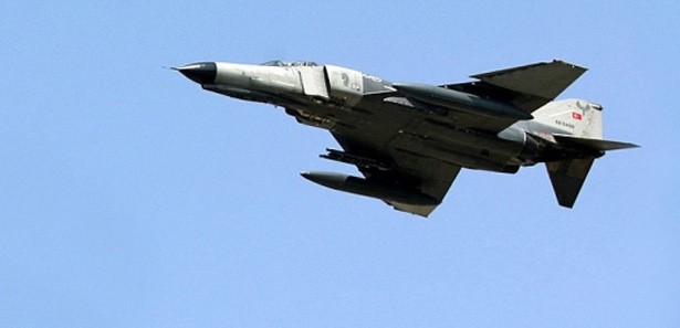 Savaş uçakları sınırı bombaladı