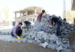 Parke taşı çalışmaları devam ediyor