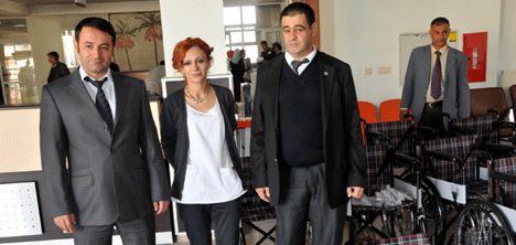 Yüce'den hastaneye sandalye desteği