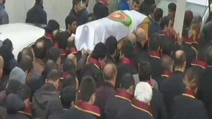 Tahir Elçi’nin cenazesi avukatların omuzlarında: Seni unutmayacağız