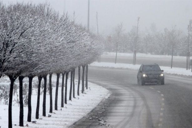 Ankara'da yılın ilk karı başladı