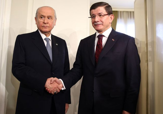 Davutoğlu ile Bahçeli arasındaki yeni anayasa görüşmesi başladı