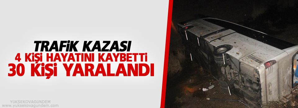 Trafik kazası: 4 ölü, 30 yaralı