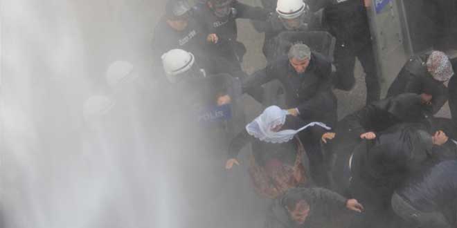 Van’daki protestoya polis müdahalesi