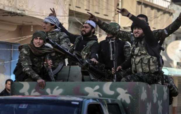 IŞİD katliam yaptığı Deyrizor'da ilerliyor