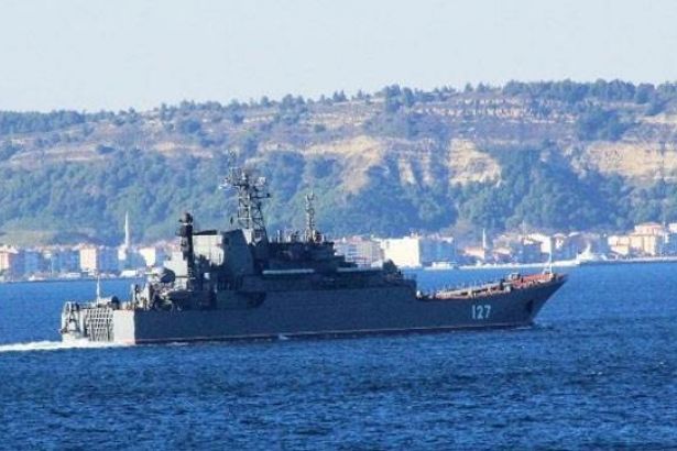 Rus savaş gemileri Çanakkale Boğazı'ndan geçti