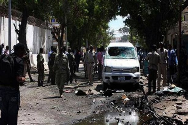 Somali'de 3 bombalı saldırı: 15 ölü