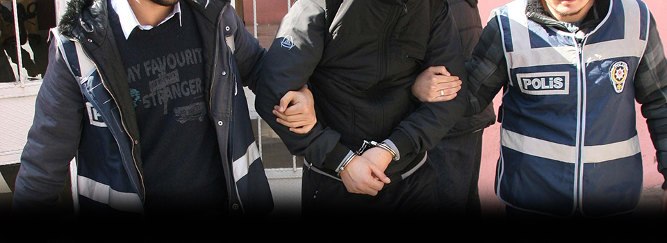 İzmir'de 30'un üzerinde kişi gözaltına alındı