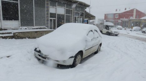 Başkale'de Yoğun Kar Yağışı
