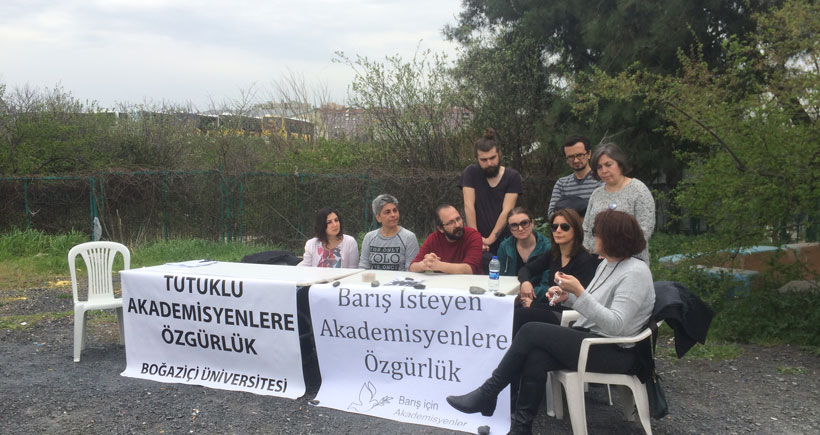 Akademisyenler için 'Özgürlük Nöbeti'