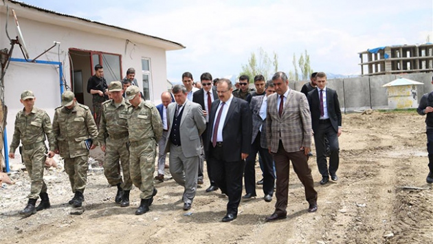 Vali Canbolat Yüksekova'da incelemelerde bulundu