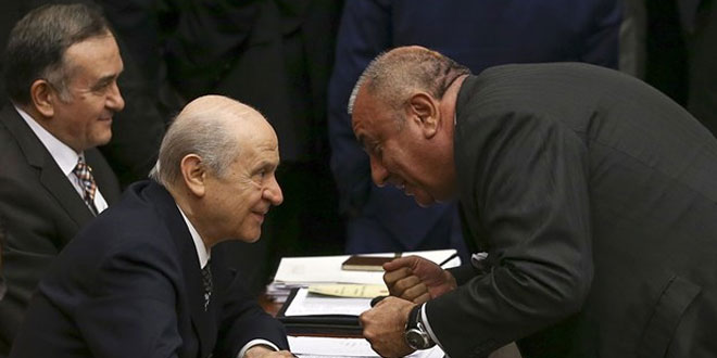 Meclis’te Bahçeli-Türkeş görüşmesi