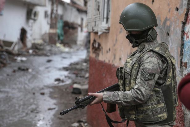 Nusaybin'de patlama: 2 asker yaralı