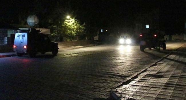 Van'da polis aracı geçişi sırasında patlama!