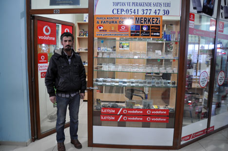 Yüksekova'da 4 iş yeri soyuldu
