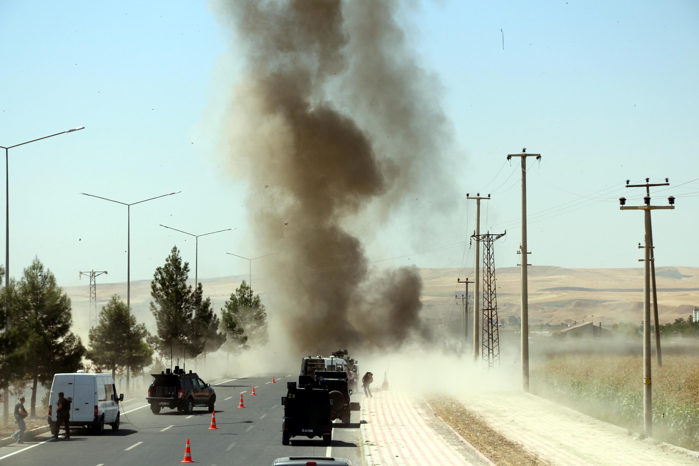 Muş'ta bomba yüklü araç patladı