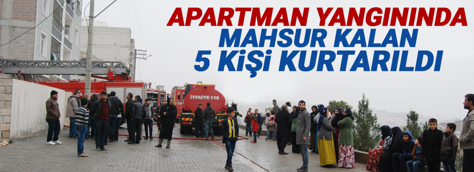 Apartman yangınında mahsur kalan 5 kişi kurtarıldı